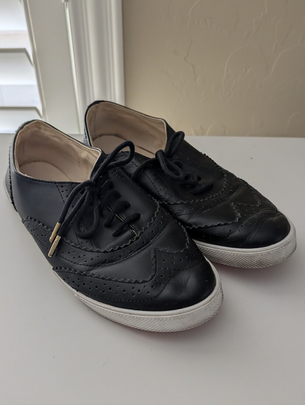 Kate Spade New York Black Oxford Wingtip Tennis Shoes Wms 8